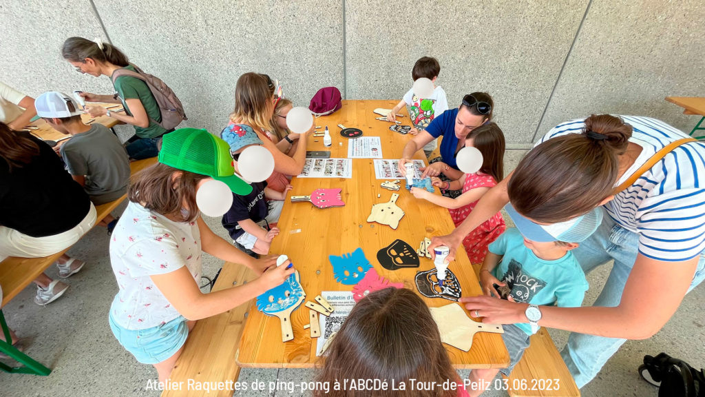 Atelier raquettes en découpe laser à l'ABCDé (bibliothèque-ludothèque) de La Tour-de-Peilz