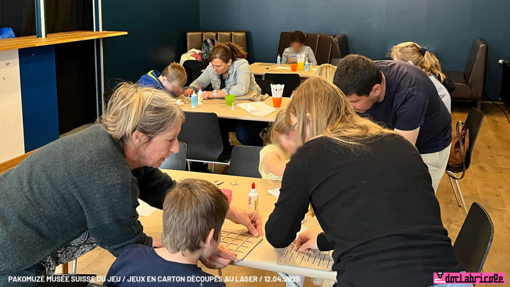 Atelier jeux en carton en découpe laser Pakomuzé au Musée suisse du Jeu