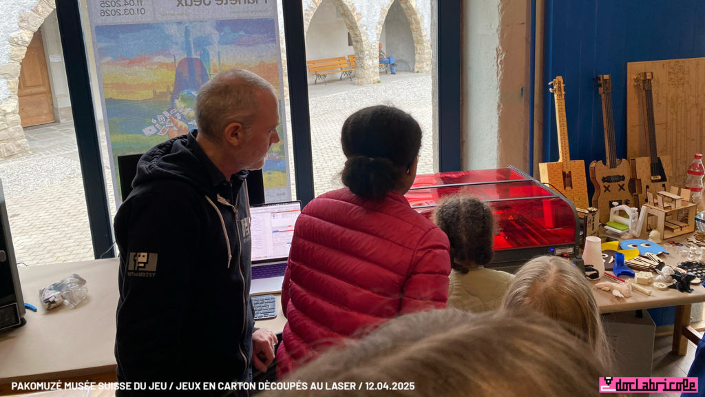 Atelier jeux en carton en découpe laser Pakomuzé au Musée suisse du Jeu