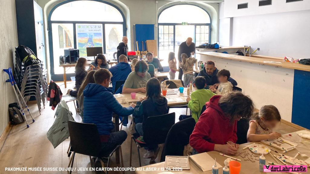 Atelier jeux en carton en découpe laser Pakomuzé au Musée suisse du Jeu