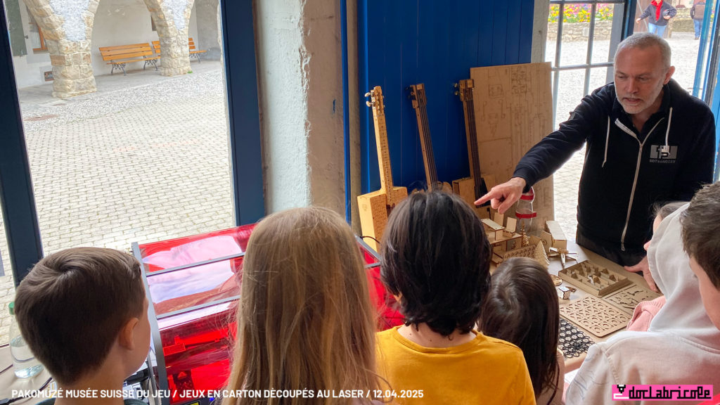 Atelier jeux en carton en découpe laser Pakomuzé au Musée suisse du Jeu