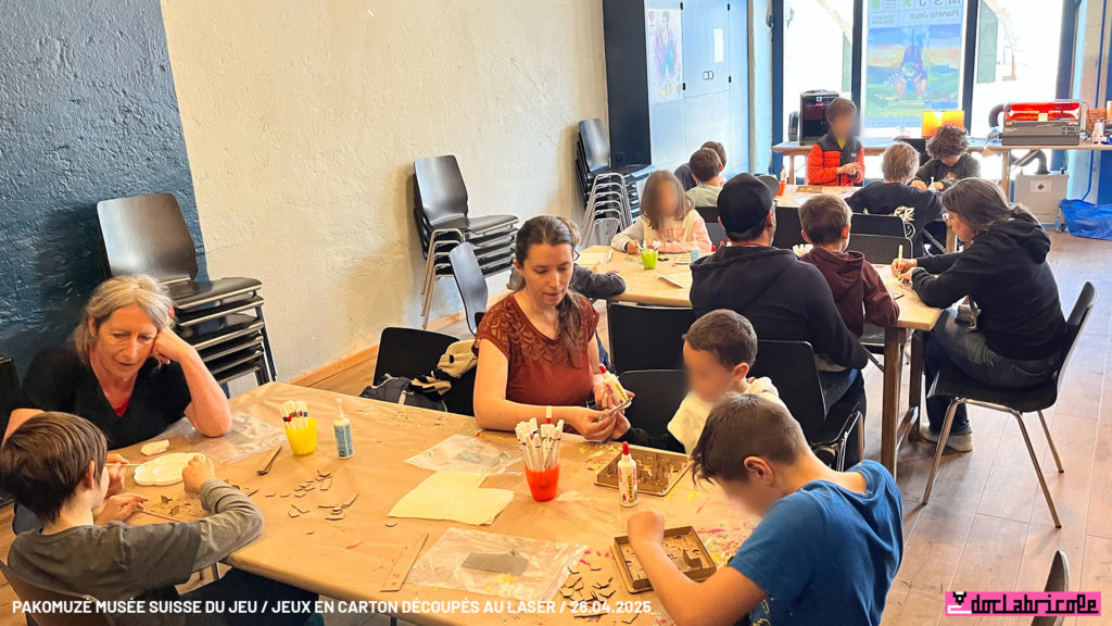 Atelier jeux en carton en découpe laser Pakomuzé au Musée suisse du Jeu