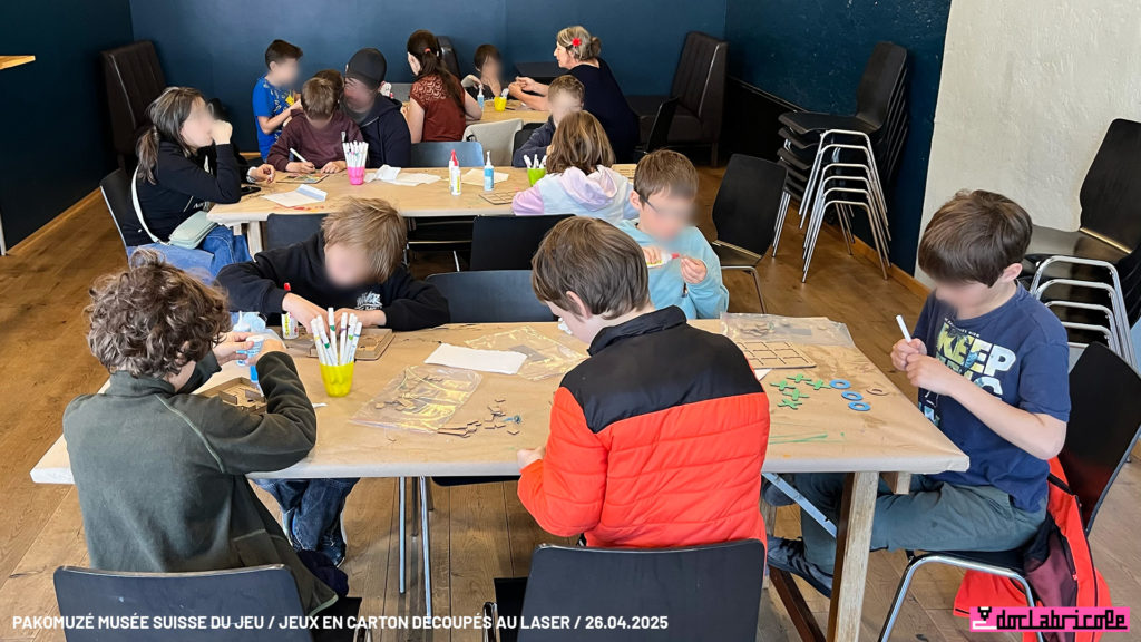 Atelier jeux en carton en découpe laser Pakomuzé au Musée suisse du Jeu