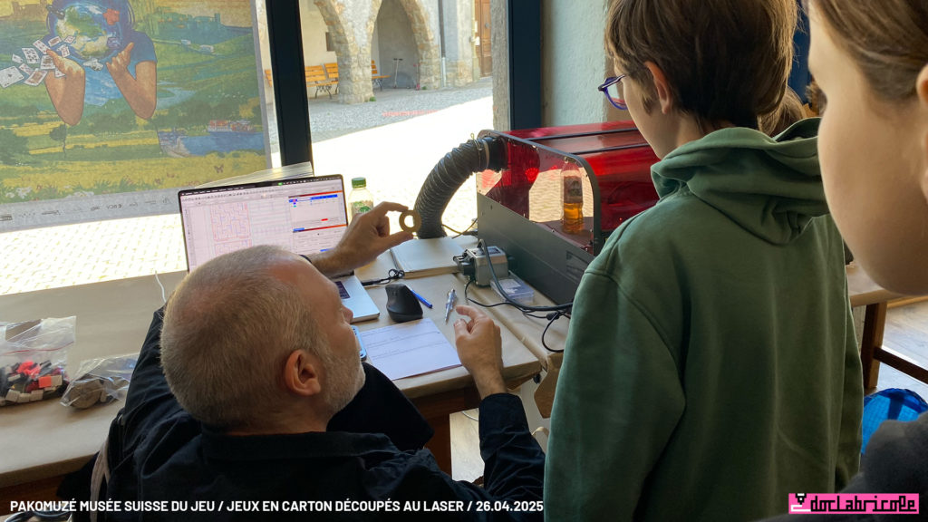 Atelier jeux en carton en découpe laser Pakomuzé au Musée suisse du Jeu